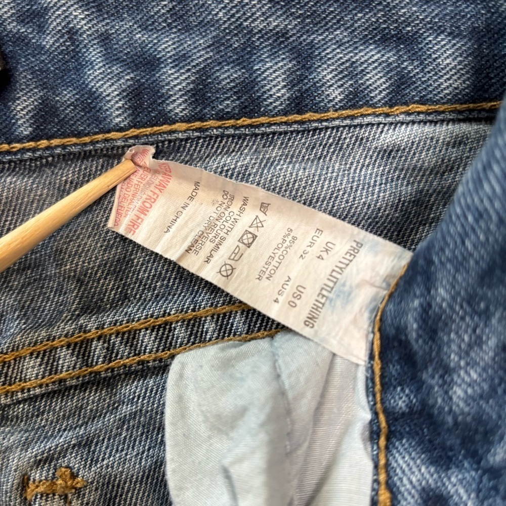 Pretty Little Thing Light Wash Flame Pocket High Rise Straight Leg Jeans Size 0 - Picture 5 of 9
